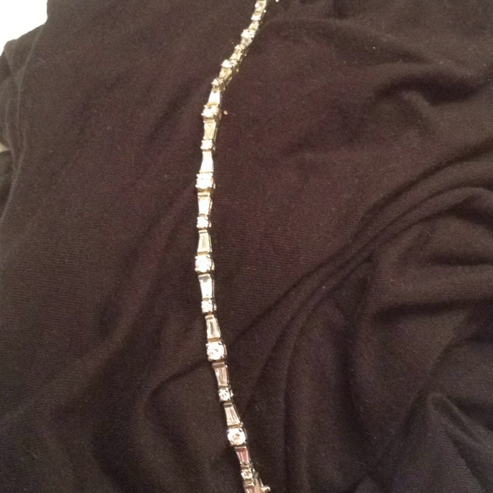 Tennis bracelet